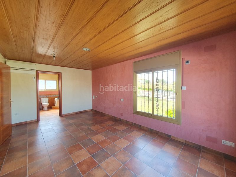 Foto f07ab2fa-3336-4a8a-bdd6-da14dab67601. Casa amb xemeneia calefacció aparcament piscina a Olèrdola