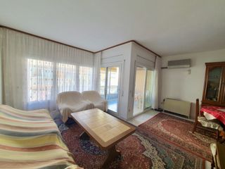 Casa adossada  Carrer de mas pinell. Exclusiva casa adosada con patio privado y garaje – mas pinell (