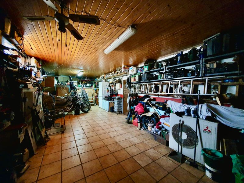 Foto 4d1300dd-3899-40a6-a53f-1f48153ee240. Casa amb xemeneia calefacció aparcament piscina a Olèrdola