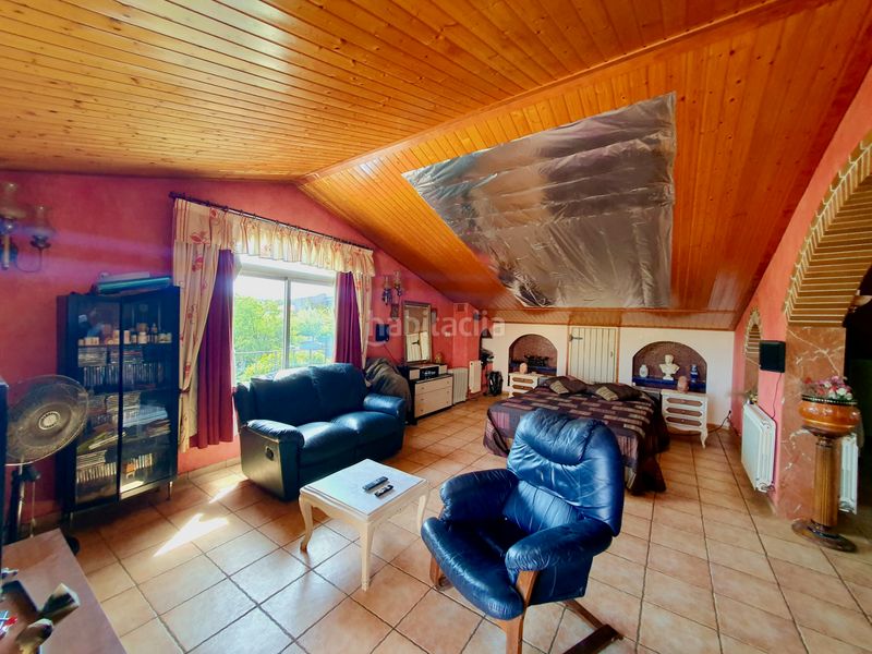 Foto bb1ba4ba-644c-4f90-bc53-f6c810bb980d. Casa amb xemeneia calefacció aparcament piscina a Olèrdola