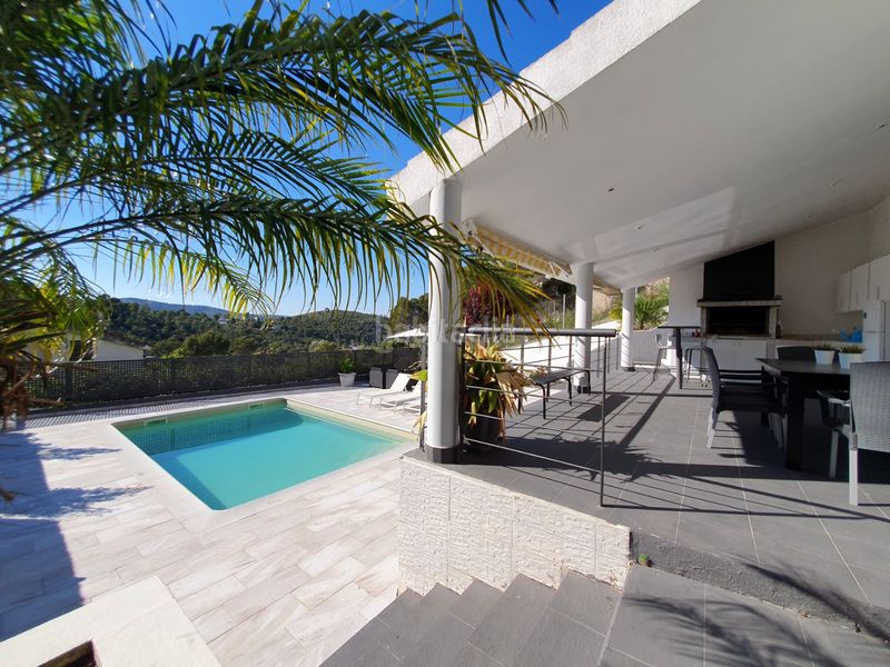 Foto 7130e126-da56-4eb8-b1a1-695d16e9b14c. Casa amb xemeneia calefacció aparcament piscina a Canyelles