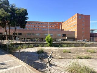 Terreno residenziale  Avinguda alcalde rovira roure 76. Solar urbano edificable frente al hospital arnau de vilanova de
