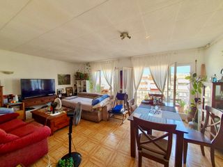 Dachwohnung  Carrer de la llibertat. Piso ático de 120m2 y 4 habitaciones a reformar.