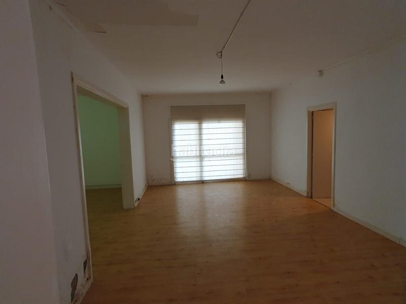 Foto c3b1b850-3e44-4ddd-ba3e-1e5ee0566f00. Local comercial a carrer de ventosa i roig 22a a Vilanova i la Geltrú