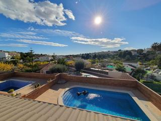 Maison  Carrer del segol. Gran casa independiente con piscina y muy soleada