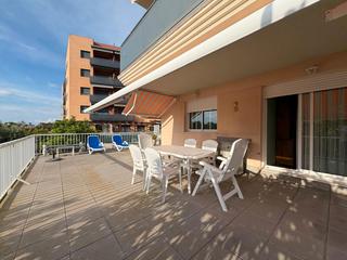 Ground floor  Carrer de marcos redondo 22. Planta baja con terraza y jardín privado a 5 minutos del mar