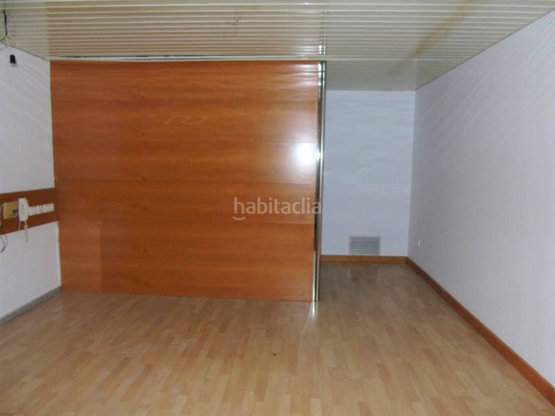 Foto 1fae8336-0a07-4f81-86ef-f72fe41c79bb. Local comercial a Centre Vic