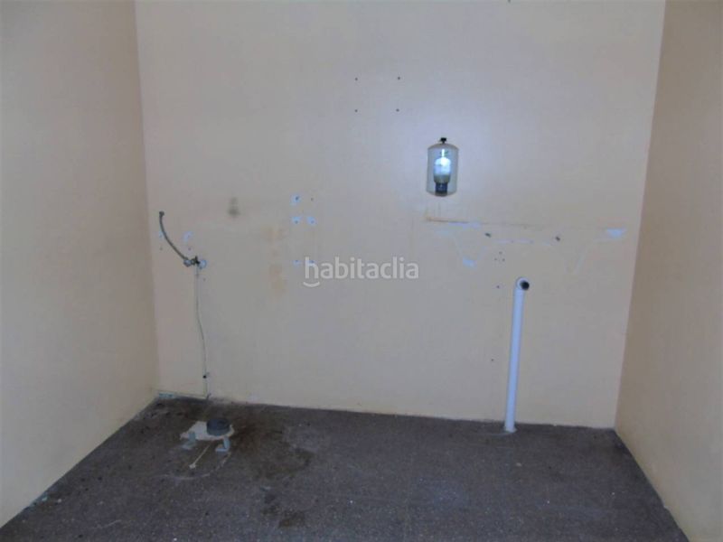 Foto 9d0f8cfe-5c16-4d57-8a10-c675f9631673. Local comercial a Olot