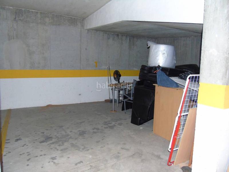 Foto dde009ce-55ee-441d-86d8-5377f2c07a6a. Car parking in Manlleu