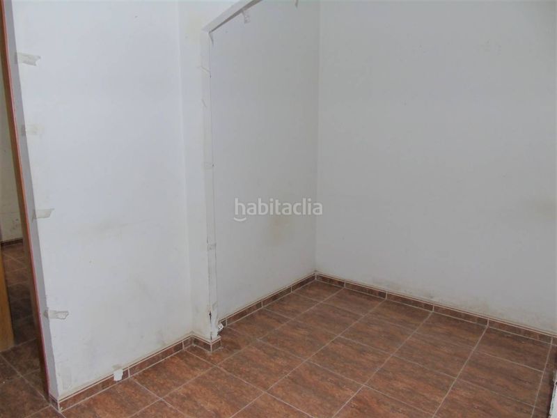 Foto bc8226cb-bcf7-4679-b128-37f8faec6d7e. Local comercial a Tona