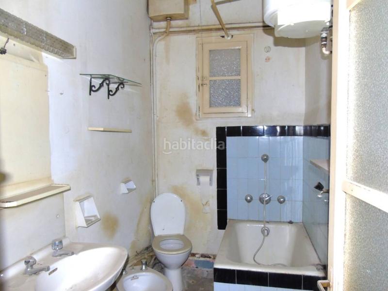 Foto e1417962-59c0-4cb9-b92c-8444ec56909c. Edifici a Manlleu