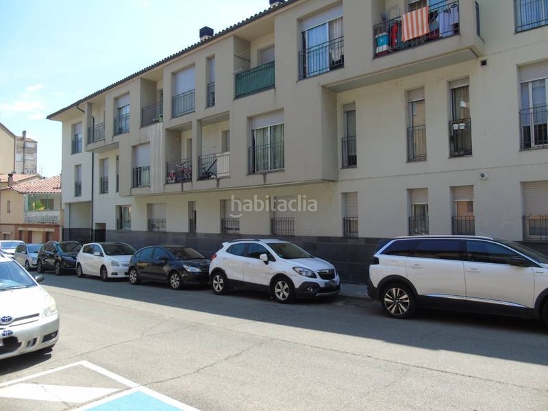 Foto 3deedf94-d910-4760-8de9-b8ad7ef572e2. Aparcament cotxe a Manlleu