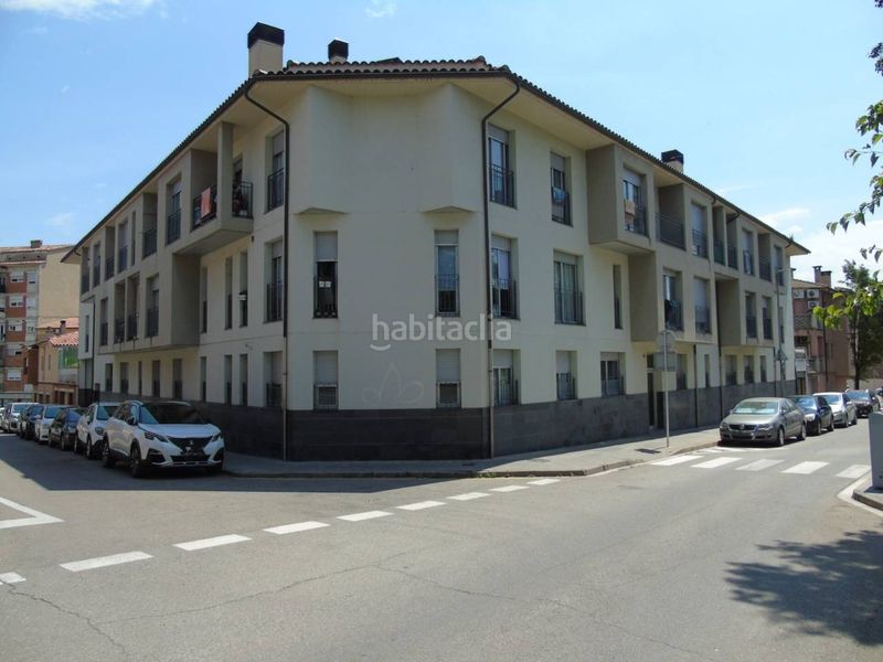 Foto ffa8fe96-2453-4990-90f5-41b3e179ebf0. Aparcament cotxe a Manlleu