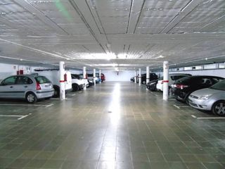 Parking voiture à Estadi-Santa Anna. Oportunidad!!!
