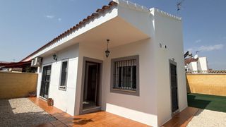 Towny house  Calle la gira. Chalet de una sola planta pareada en venta en bollullos de la mi