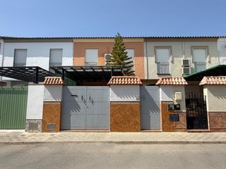 Reihenhaus  Calle pinar de los pájaros. Casa en venta con piscina comunitaria en pilas (sevilla)