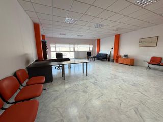 Rent Office space in Avenida camas 7. Oficina en alquiler en edificio pibo center parque empresarial p