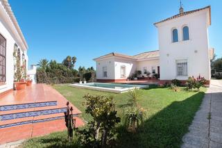Chalet  Ronda los azahares. Venta de una fantastica  parcela con dos casas independientes