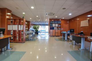 Edifici  Paseo de bollullos de la mitación. Espectacular edificio para usos multiples en el poligono pibo de