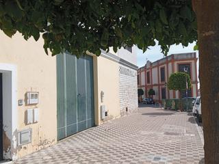 Local commercial  Calle martínez montañés. Local de 352 mts² en venta en bollullos de la mitación