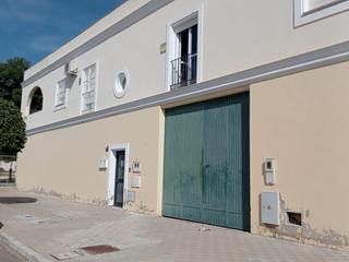 Local commercial  Calle martínez montañés. Local de 352 mts² en venta en bollullos de la mitación
