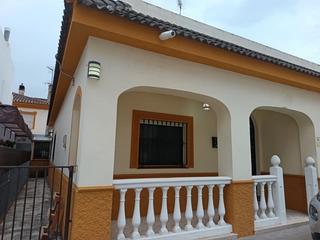 Xalet  Calle el herrero. Kontigo servicios inmobiliarios s.l.u. pone a la venta un chalet