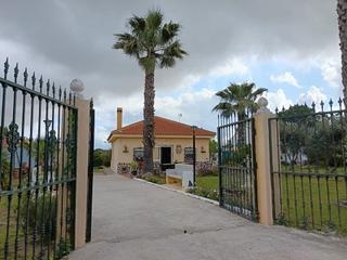 Masia a Roble 40. Casa rural en hinojos a la venta de una sola planta con piscina
