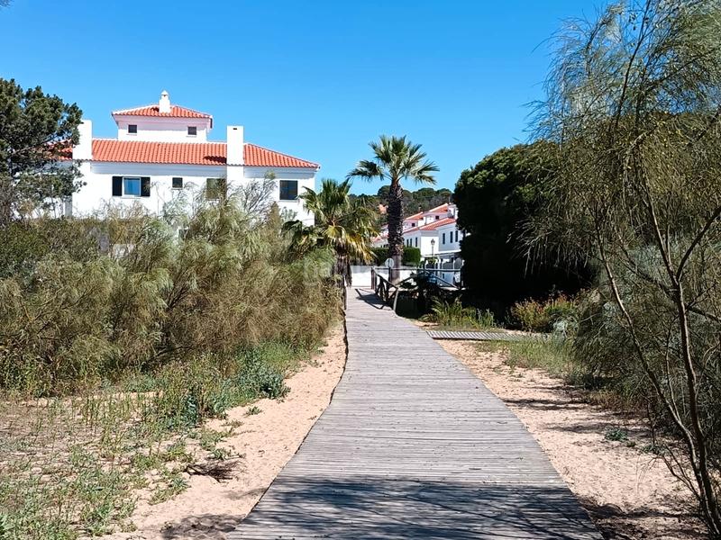 Foto 47e3dcf7-60aa-40b7-aa54-a42e7cab5f80. Casa adosada espectacular casa pareada con piscina comunitaria a la venta – cartaya (urb. los enebros) lista para entrar a vivir en El Rompido