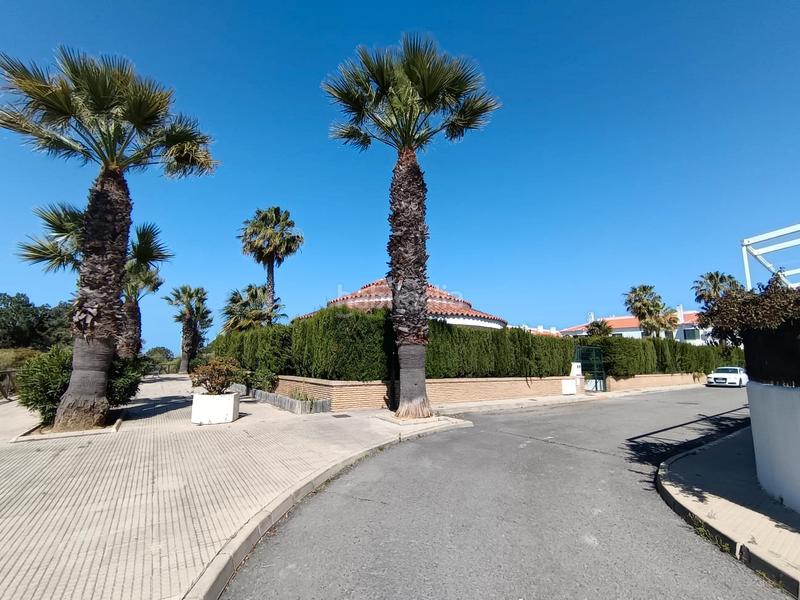 Foto bd36b9e1-0760-46a3-9721-1c8f634e7d4c. Casa adosada espectacular casa pareada con piscina comunitaria a la venta – cartaya (urb. los enebros) lista para entrar a vivir en El Rompido