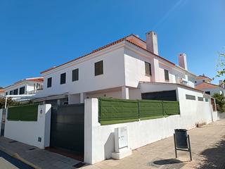 Casa adossada  Calle valencia. Espectacular casa pareada con piscina comunitaria a la venta en