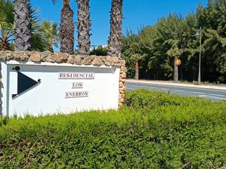 Casa adossada  Calle valencia. Espectacular casa pareada con piscina comunitaria a la venta en