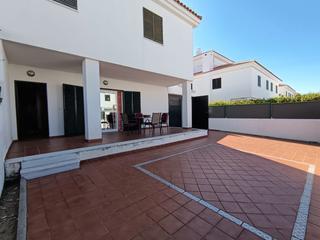Semi detached house  Calle valencia. Espectacular casa pareada con piscina comunitaria a la venta en