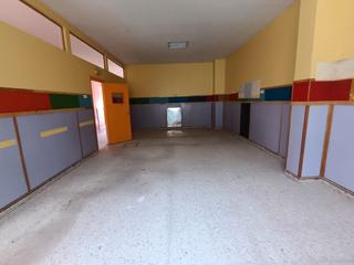 Lloguer Local Comercial  Calle genil. ¡oportunidad única de alquiler! amplio local comercial en excele