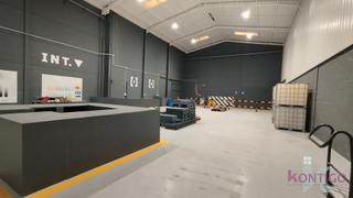 Bâtiment à usage industriel  Calle la industria. Excepcionales naves industriales en benacazón, listas para su ne