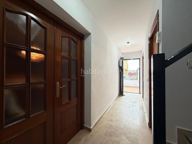 Foto 536d250e-abf4-4eb0-a1ba-4eabfe7a96cc. Casa a schiera con parcheggio in Bollullos de la Mitación