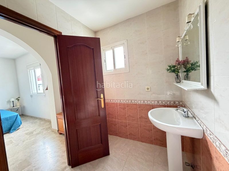 Foto 93d860e8-9028-4c3f-8bcd-55fea325e450. Casa a schiera con parcheggio in Bollullos de la Mitación