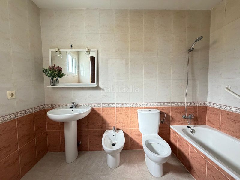 Foto 9761c828-0918-4150-aeff-8a9d2241b266. Casa a schiera con parcheggio in Bollullos de la Mitación