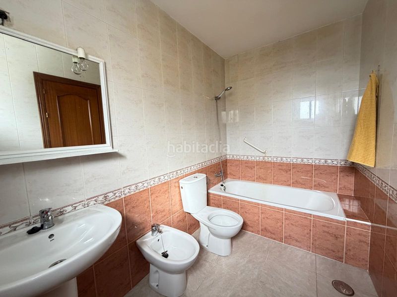 Foto b40f16d4-9c08-41a0-89b9-d65f3ca5a1b3. Casa a schiera con parcheggio in Bollullos de la Mitación
