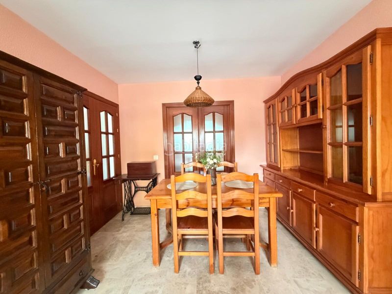 Foto c70fe6c8-185d-4ec2-83da-7e54f8c609c5. Casa a schiera con parcheggio in Bollullos de la Mitación