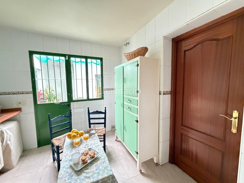 Foto c89b17df-e91f-4b24-b177-e9339592280a. Casa a schiera con parcheggio in Bollullos de la Mitación