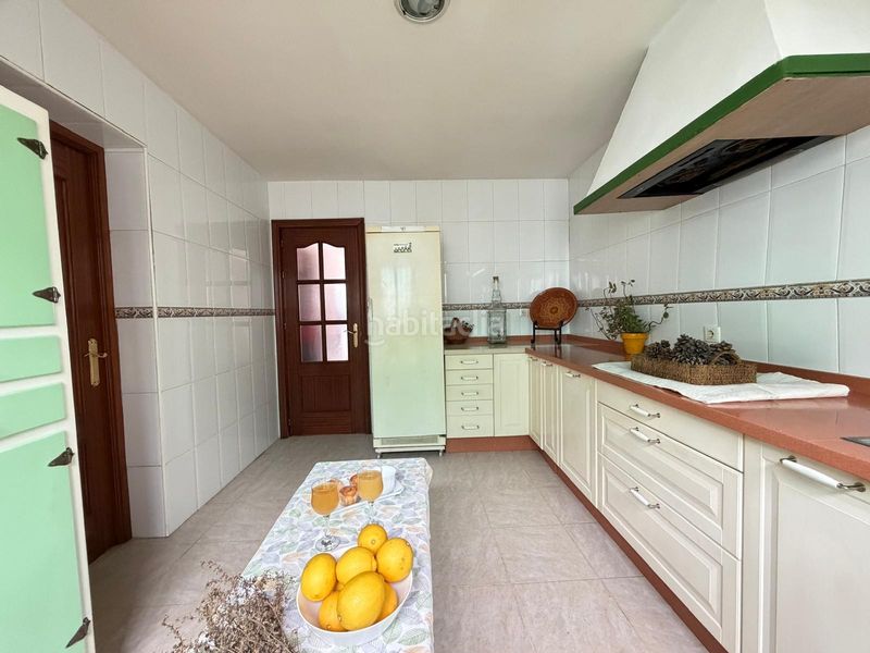 Foto cace735b-c89e-43a5-b59c-7cd2a2aa8c09. Casa a schiera con parcheggio in Bollullos de la Mitación