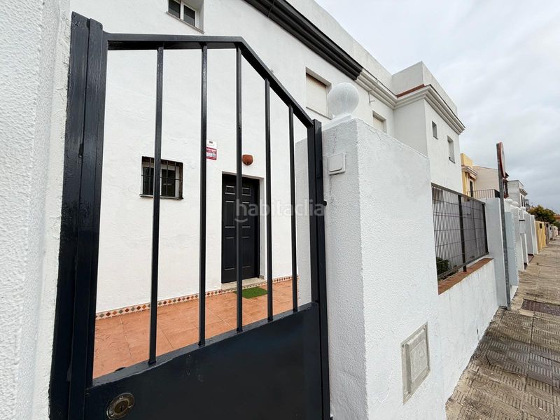 Foto e90c765f-09d3-4d70-a122-40059c77b81f. Casa a schiera con parcheggio in Bollullos de la Mitación
