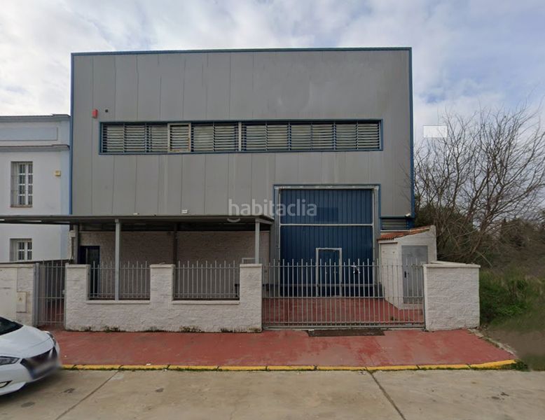 Foto 87f65d7c-019d-47d1-bc86-aaff5d86ffb2. Industrial building in avenida umbrete 84 in Bollullos de la Mitación