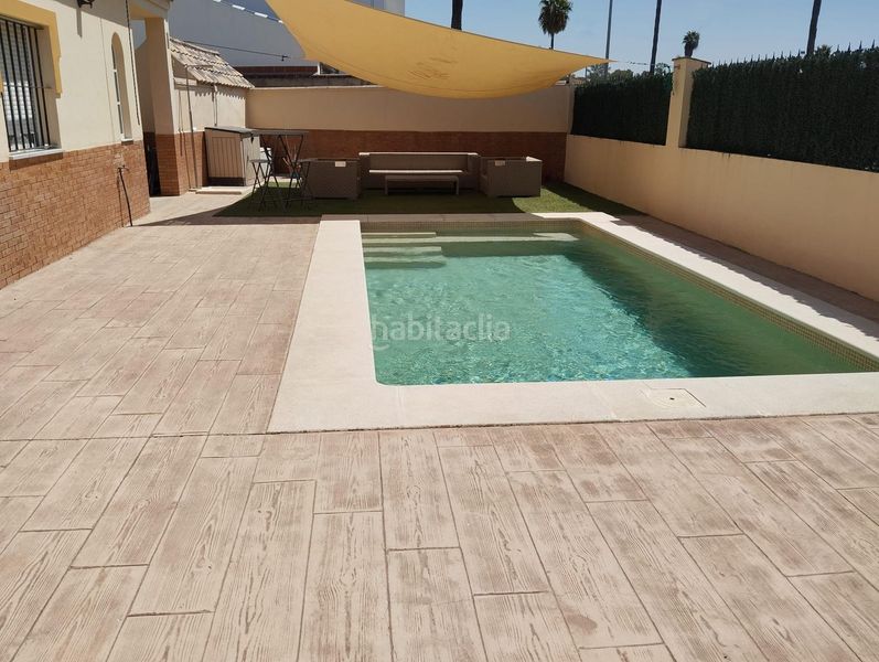 Foto 59a75eb8-467f-4b8f-89b6-ad82a8eddf23. Xalet amb aparcament piscina a Gelves
