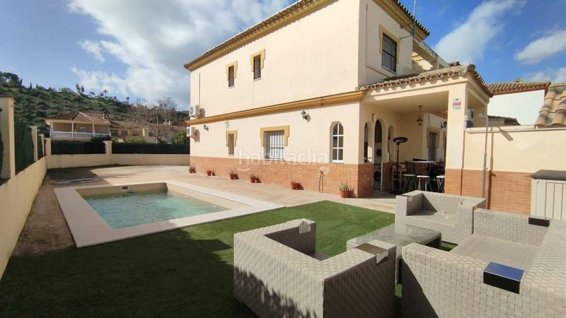 Foto f716a98c-e9cc-4792-9d87-98d10a8a3ab3. Xalet amb aparcament piscina a Gelves