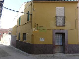 Casa a Torms (Els). Casa con terreno de unos 70 m2 en venta en pueblo con servicios,
