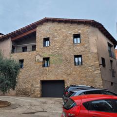 Casa a Tremp. Casa de pueblo en venta muy bien restaurada para ocupar en el ac