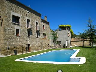 Masia  Carrer del teatre. Dos masias en venta con 108 has de terreno y dos naves de 540 m