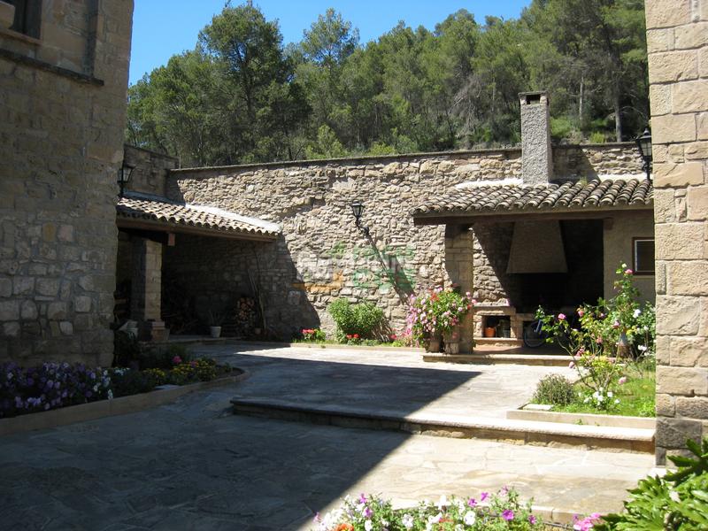 Foto 37024dd3-eff9-4c79-858f-afc79fa2bc50. Mas avec cheminée parking piscine dans Castellgalí