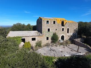 Masia  Passeig del castell. Masia espectacular en venta con 21 has de terreno, amplias y ver